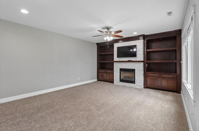 16636 Tanglewood Drive, Clive, IA 50325
