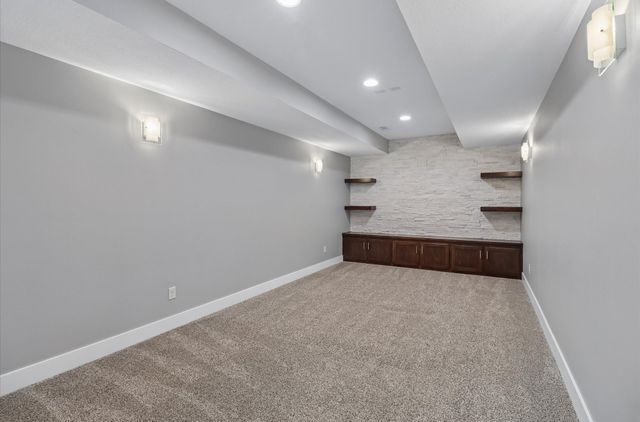 16636 Tanglewood Drive, Clive, IA 50325