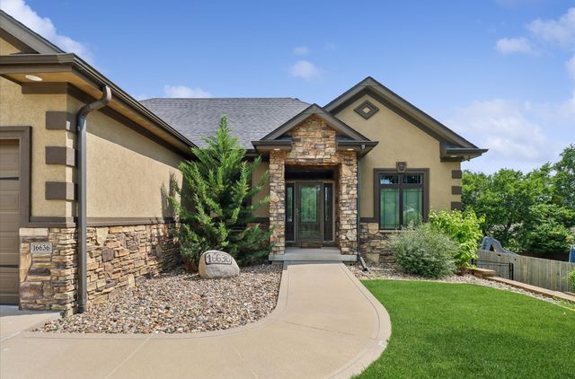 16636 Tanglewood Drive, Clive, IA 50325