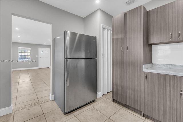 6940 NW 6th Ct 2, Miami, FL 33150