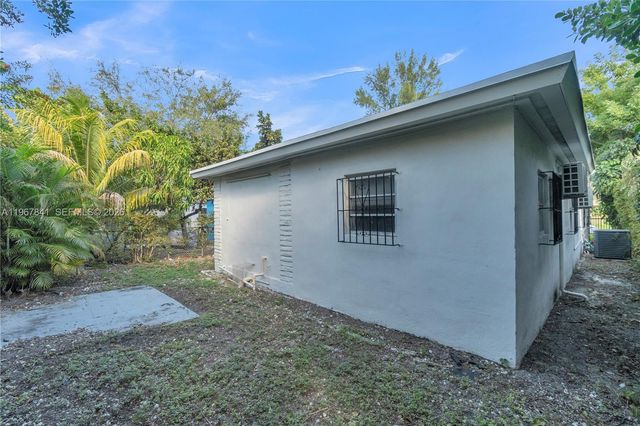 6940 NW 6th Ct 2, Miami, FL 33150