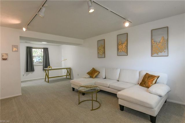 1304 Curtin CT, Hampton, VA 23666