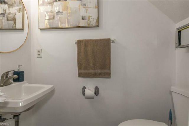 1304 Curtin CT, Hampton, VA 23666