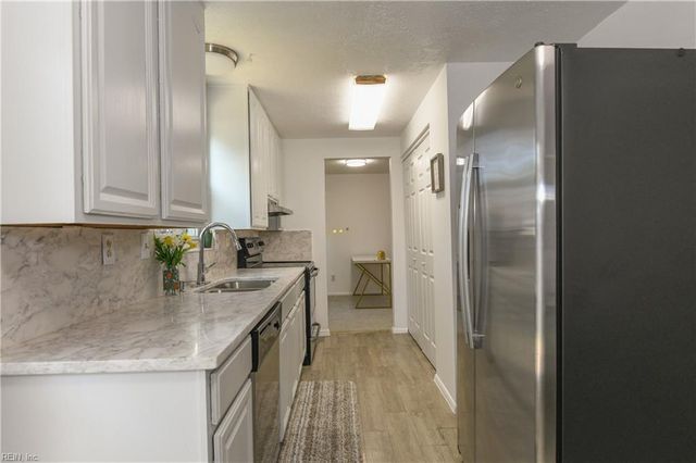 1304 Curtin CT, Hampton, VA 23666