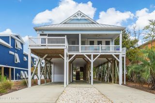 104 SE 70th Street, Oak Island, NC 28465
