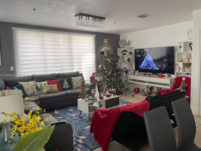 8123 W 36th Ave 1, Hialeah, FL 33018