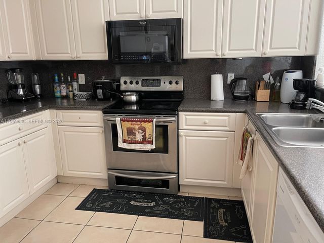 8123 W 36th Ave 1, Hialeah, FL 33018