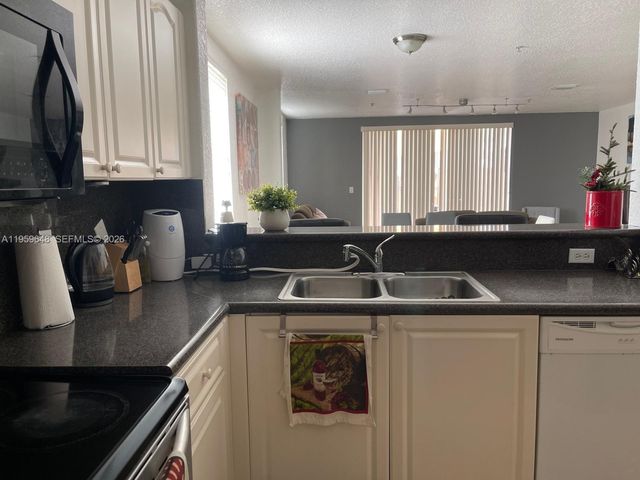 8123 W 36th Ave 1, Hialeah, FL 33018