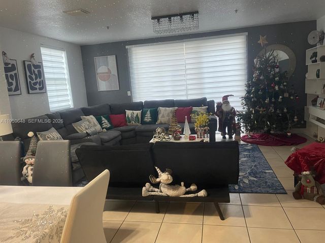 8123 W 36th Ave 1, Hialeah, FL 33018