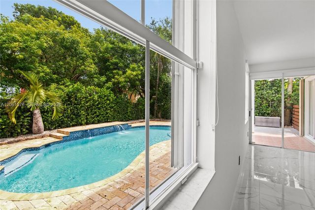 16001 SW 43rd Terrace, Miami, FL 33185