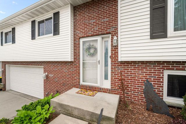 3227 Windsor PLACE, West Bend, WI 53090