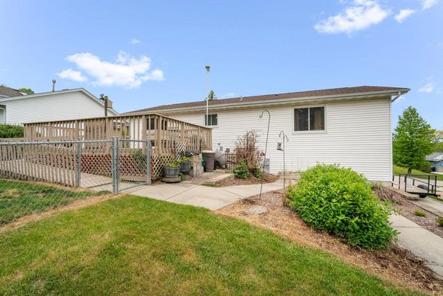 3227 Windsor PLACE, West Bend, WI 53090
