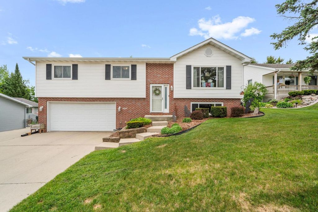 3227 Windsor PLACE, West Bend, WI 53090
