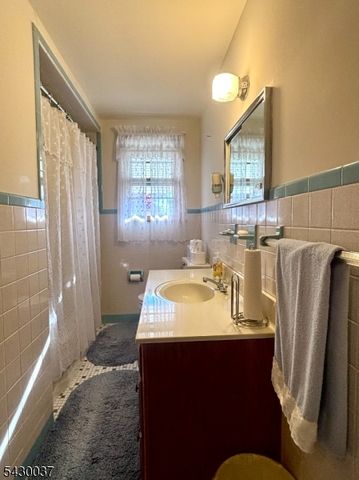 226 S 5Th Ave, Manville Boro, NJ 08835
