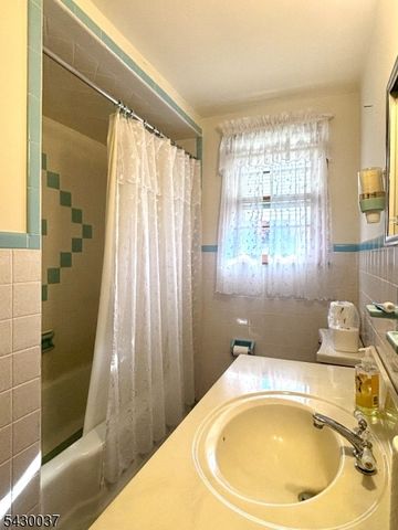226 S 5Th Ave, Manville Boro, NJ 08835