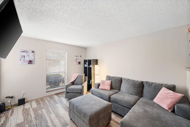 1420 Meadowood Village, Fort Worth, TX 76120