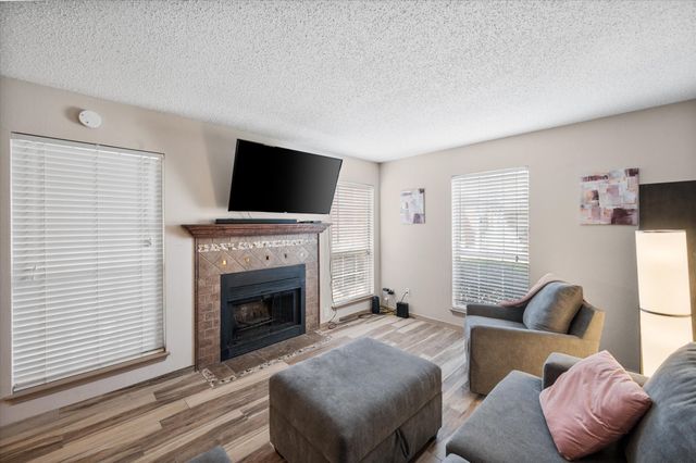 1420 Meadowood Village, Fort Worth, TX 76120