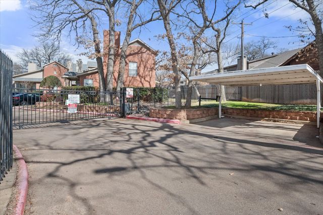 1420 Meadowood Village, Fort Worth, TX 76120
