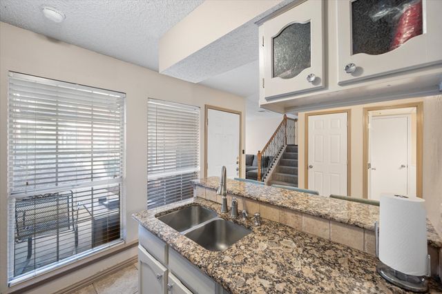 1420 Meadowood Village, Fort Worth, TX 76120