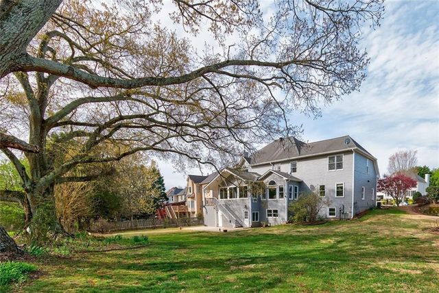 555 Hembree Grove Ovrlk, Roswell, GA 30076