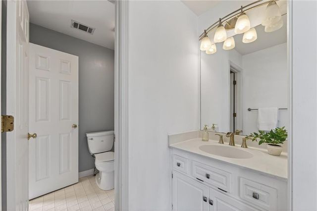 555 Hembree Grove Ovrlk, Roswell, GA 30076