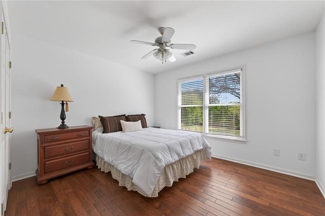 555 Hembree Grove Ovrlk, Roswell, GA 30076