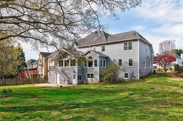 555 Hembree Grove Ovrlk, Roswell, GA 30076