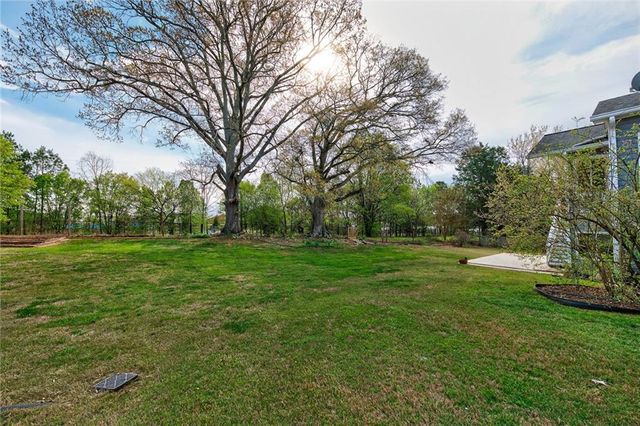 555 Hembree Grove Ovrlk, Roswell, GA 30076