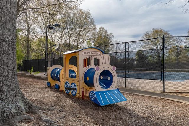 555 Hembree Grove Ovrlk, Roswell, GA 30076