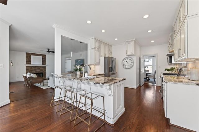 555 Hembree Grove Ovrlk, Roswell, GA 30076