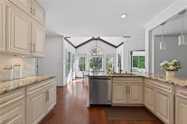 555 Hembree Grove Ovrlk, Roswell, GA 30076