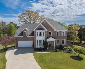 555 Hembree Grove Ovrlk, Roswell, GA 30076