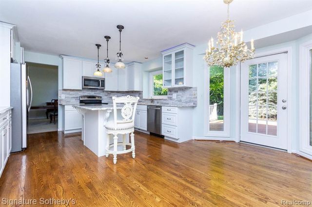 7250 Aaronway Drive, West Bloomfield, MI 48324