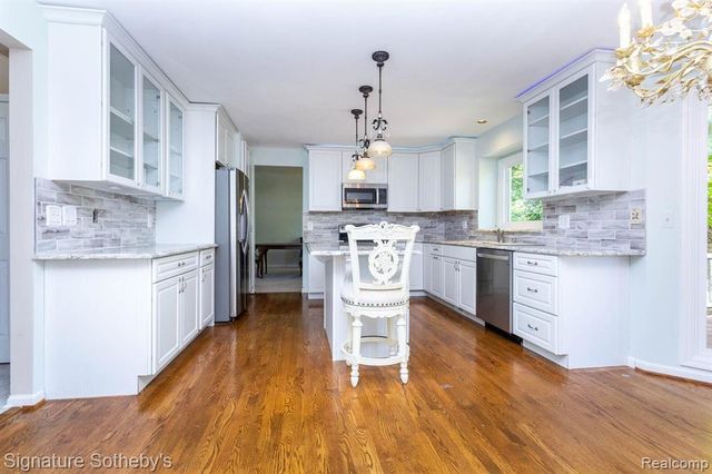 7250 Aaronway Drive, West Bloomfield, MI 48324
