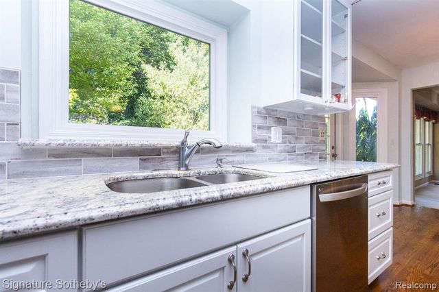 7250 Aaronway Drive, West Bloomfield, MI 48324