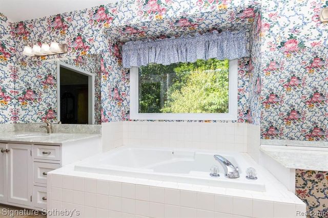 7250 Aaronway Drive, West Bloomfield, MI 48324
