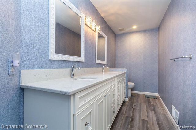 7250 Aaronway Drive, West Bloomfield, MI 48324