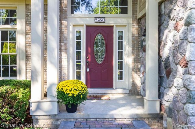 7250 Aaronway Drive, West Bloomfield, MI 48324