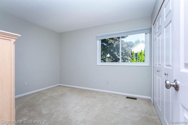 7250 Aaronway Drive, West Bloomfield, MI 48324