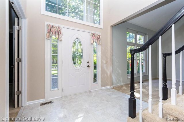 7250 Aaronway Drive, West Bloomfield, MI 48324