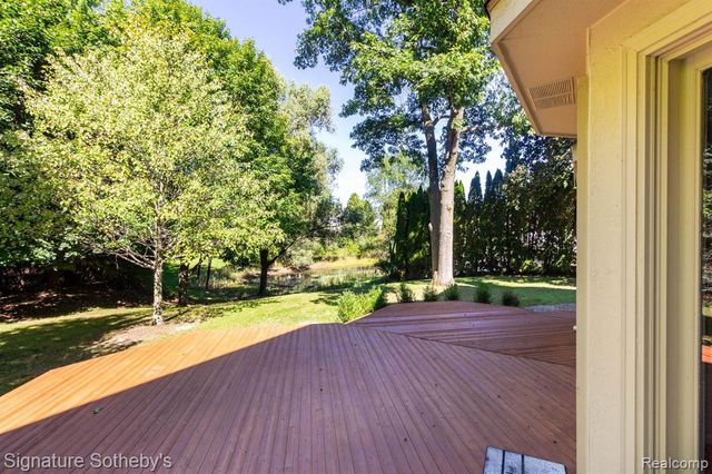 7250 Aaronway Drive, West Bloomfield, MI 48324