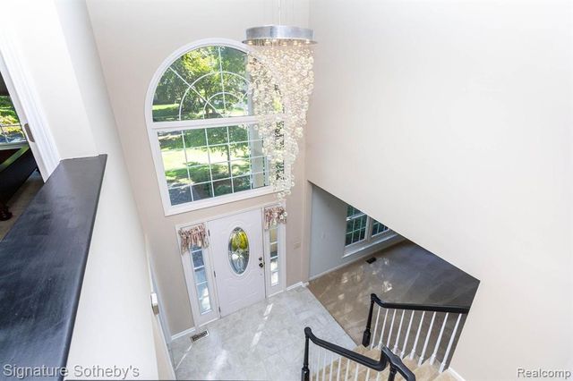 7250 Aaronway Drive, West Bloomfield, MI 48324