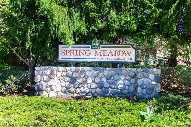 7250 Aaronway Drive, West Bloomfield, MI 48324