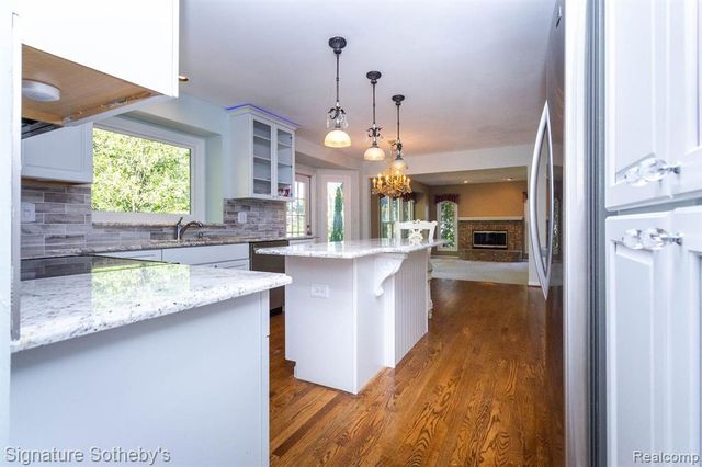 7250 Aaronway Drive, West Bloomfield, MI 48324