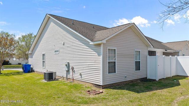 2564 Saddleback Drive B, Winterville, NC 28590