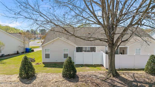 2564 Saddleback Drive B, Winterville, NC 28590