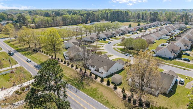 2564 Saddleback Drive B, Winterville, NC 28590