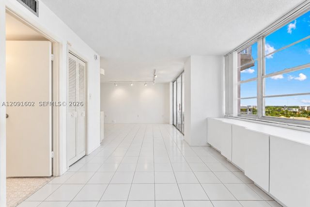 18021 Biscayne Blvd 1102, Aventura, FL 33160