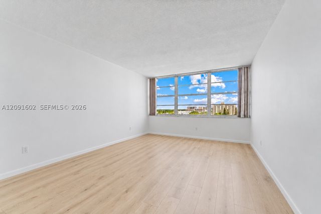 18021 Biscayne Blvd 1102, Aventura, FL 33160