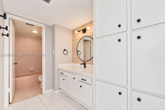 18021 Biscayne Blvd 1102, Aventura, FL 33160